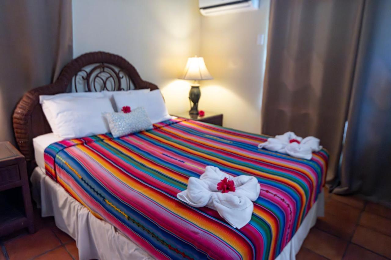 Isla Bonita Yacht Club Hotel San Pedro  Ngoại thất bức ảnh