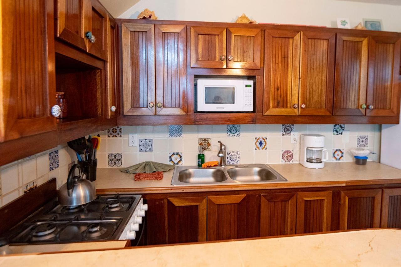 Isla Bonita Yacht Club Hotel San Pedro  Ngoại thất bức ảnh