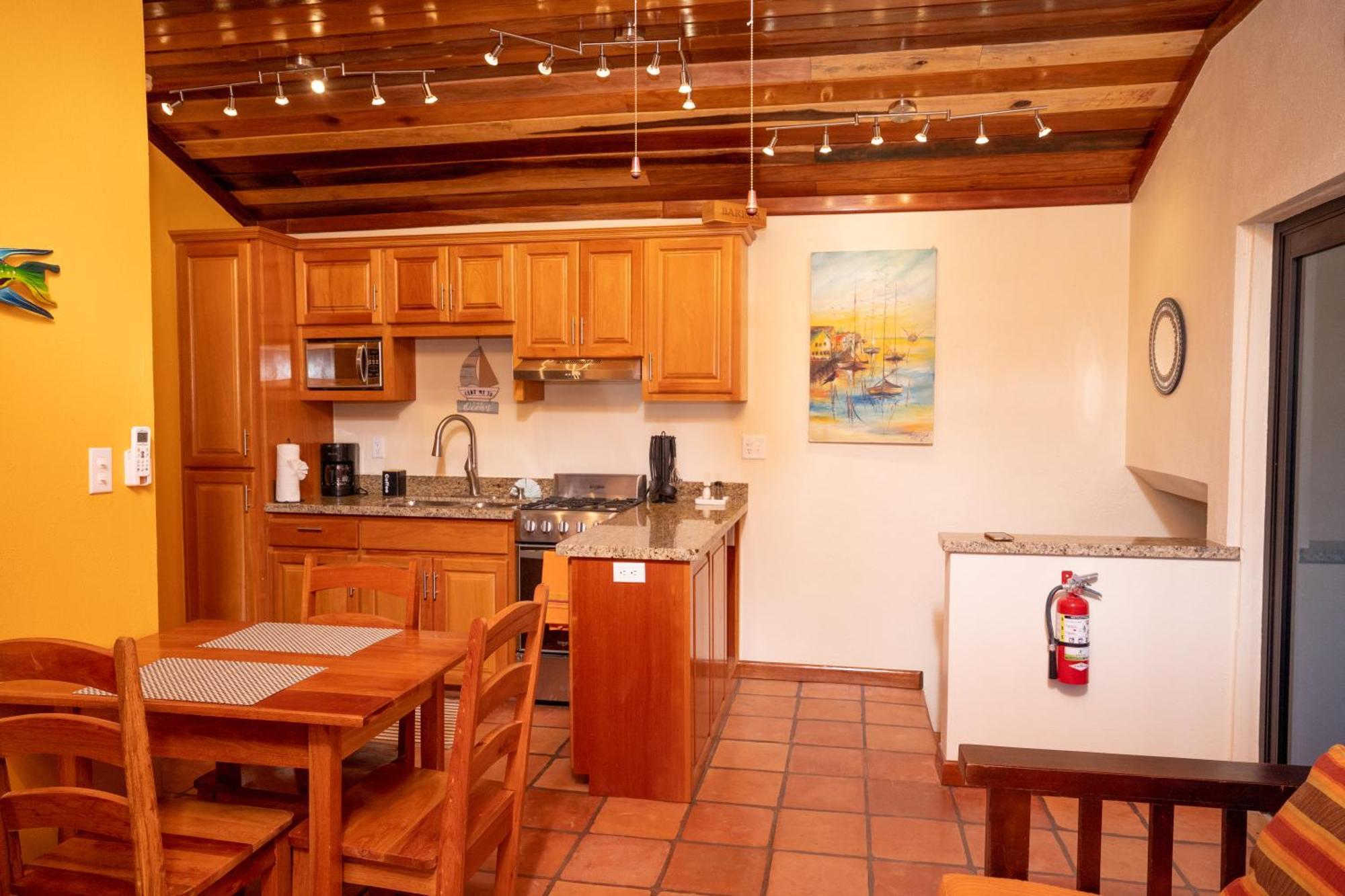 Isla Bonita Yacht Club Hotel San Pedro  Ngoại thất bức ảnh