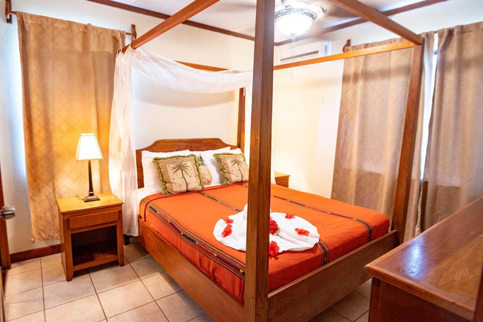 Isla Bonita Yacht Club Hotel San Pedro  Ngoại thất bức ảnh