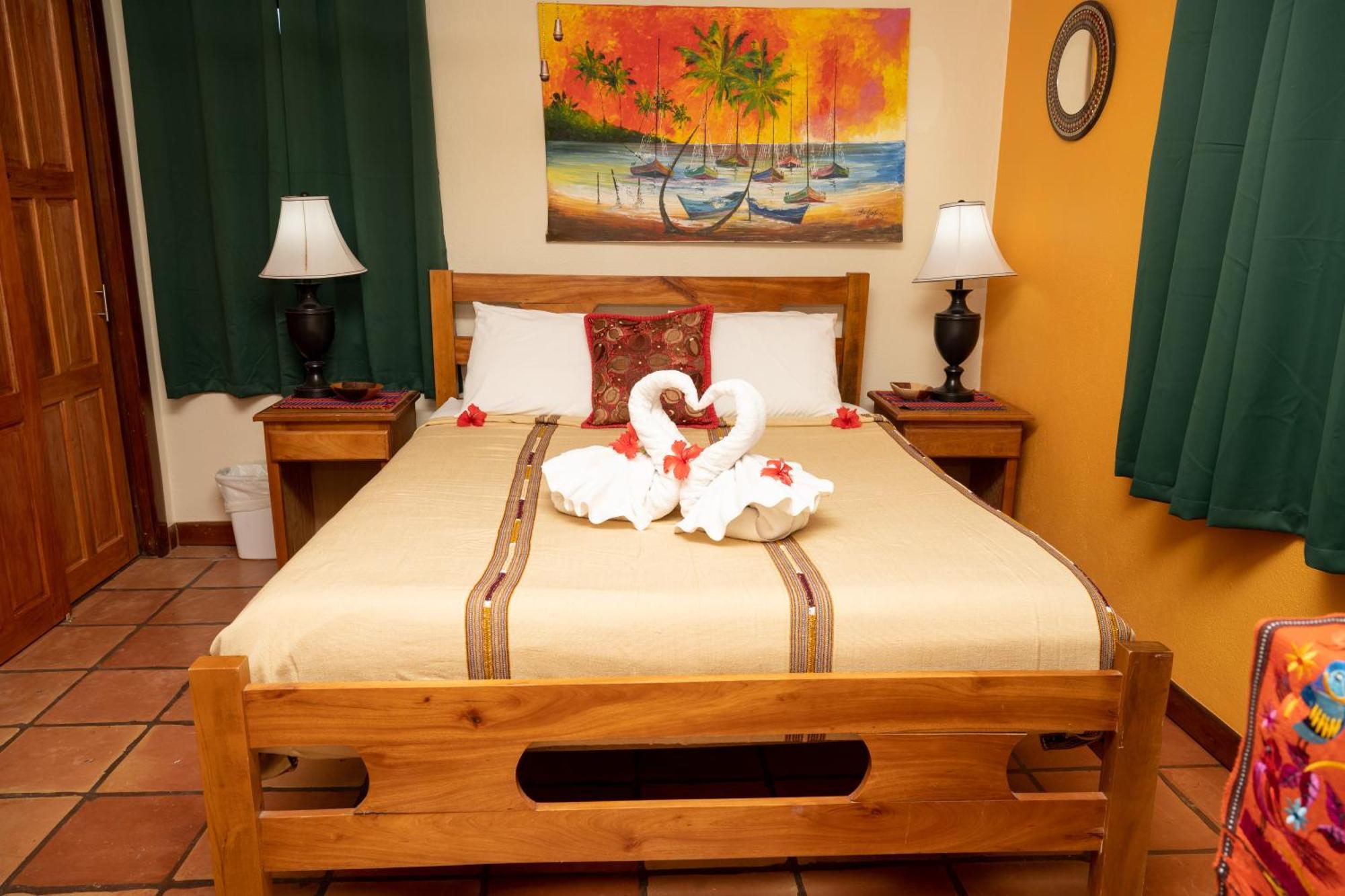 Isla Bonita Yacht Club Hotel San Pedro  Ngoại thất bức ảnh
