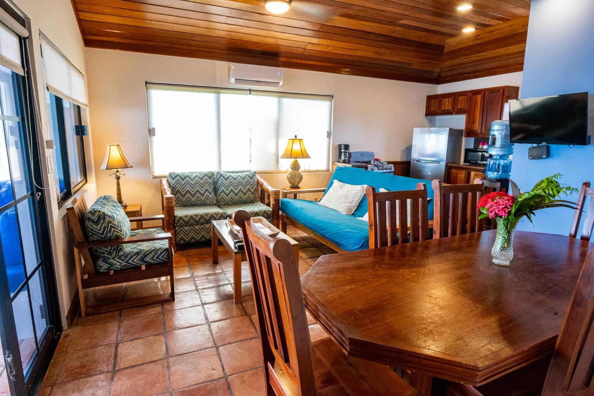 Isla Bonita Yacht Club Hotel San Pedro  Ngoại thất bức ảnh